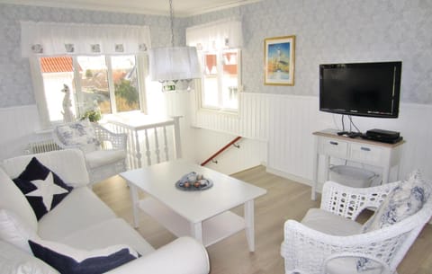3 Bedroom Beautiful Apartment In Kungshamn Condo in Västra Götaland County