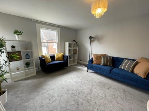 Quintessential 2 Bedroom Apartment in the heart of Cookham Condo in Wycombe District
