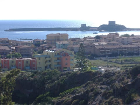 Bird's eye view, Area and facilities