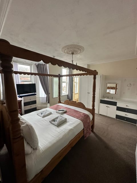 Bed, TV and multimedia, Bedroom, towels, wardrobe