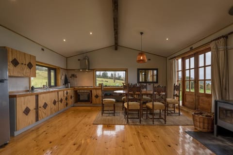 Dining area, kitchen