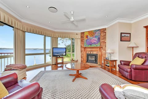 Sunshine Lake Views with Jetty and Slipway House in Lake Macquarie
