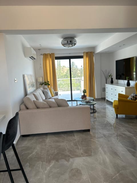 Beautiful modern 2-bedroom apartment in Kouklia Copropriété in Kouklia