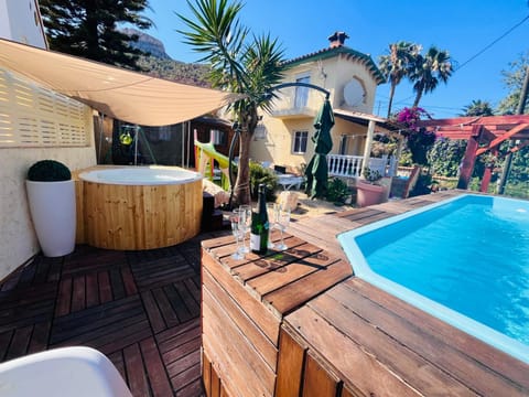 Property building, Patio, Day, Natural landscape, Garden, Garden view, Pool view, Swimming pool, sunbed