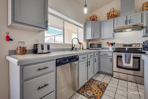 FRESHWATER FUN - Pet & Family Friendly with Great Location! Maison in Bullhead City