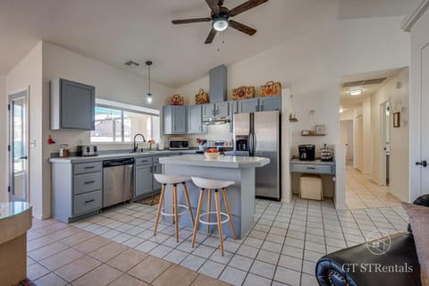 FRESHWATER FUN - Pet & Family Friendly with Great Location! House in Bullhead City