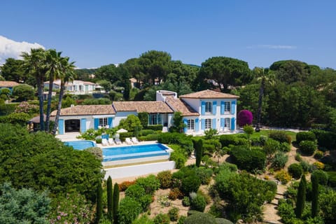 Property building, Natural landscape, Garden view