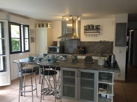 Dining area, kitchen