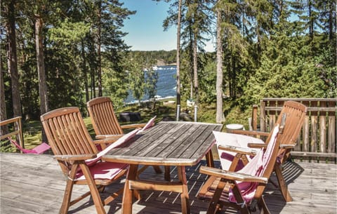 Cozy Home In Djurhamn With Wifi House in Stockholm County