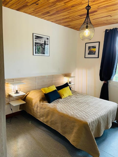 Bed, Photo of the whole room