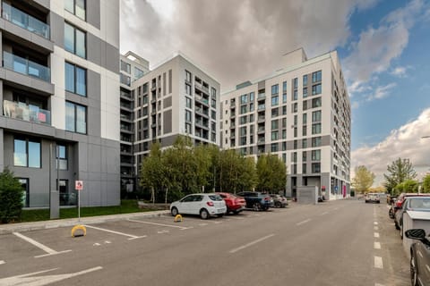 Property building, Day, Street view, Location, Parking