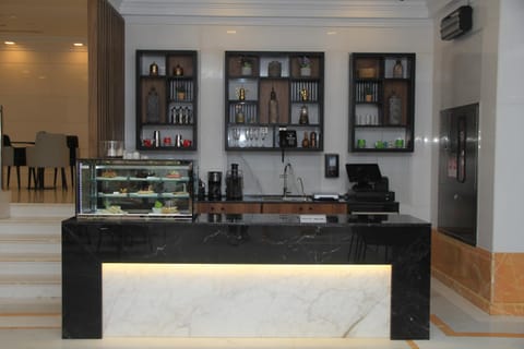 Restaurant/places to eat, Coffee/tea facilities, Lobby or reception