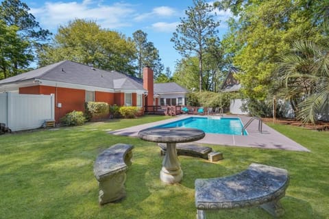 Market District Pool House House in Statesboro