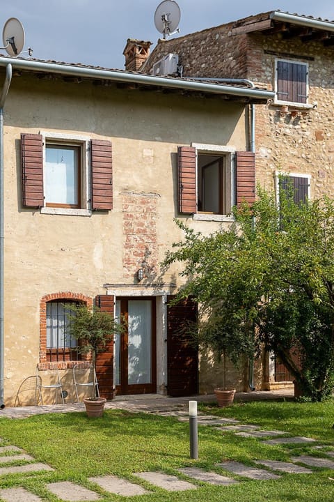 Property building, Facade/entrance, Off site