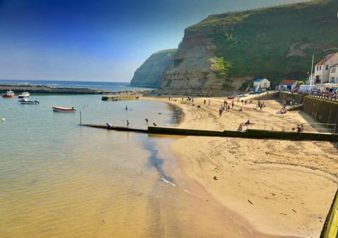 The Anchorage your home in idyllic Staithes Casa in High Street