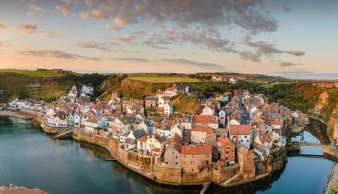 The Anchorage your home in idyllic Staithes House in High Street