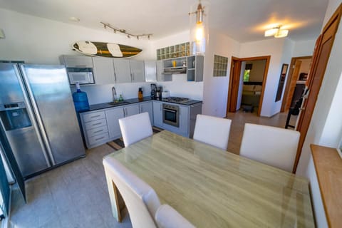 Kitchen or kitchenette, Seating area, Dining area, minibar, pet friendly, stove