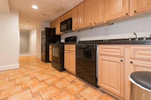 Cathedral Charmer--2 BR English Basement, with Garden Access Condo in Arlington