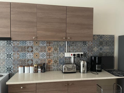 Coffee/tea facilities, Kitchen or kitchenette, stove, toaster