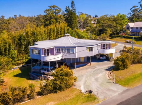 Tri-Living with Coastal Views Tamborine Mountain House in Tamborine Mountain