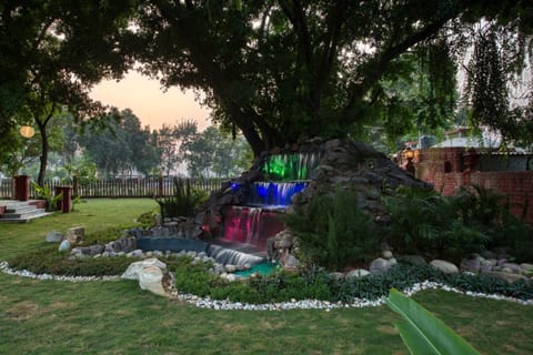 Sunahari Bagh - Pool Farm Retreat @ Gurgaon Villa in Gurugram