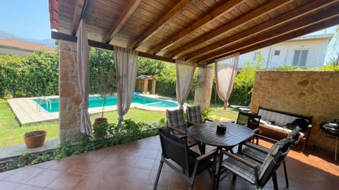 Patio, Day, Natural landscape, Garden, View (from property/room), Balcony/Terrace, Seating area, Dining area, Garden view, Swimming pool, sunbed