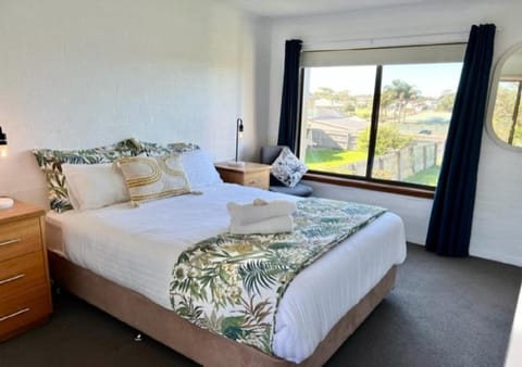 Vista Marina - 2 bedroom Apartment - Amazing views & location Eigentumswohnung in Bermagui