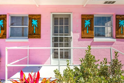 Pink Flamingo House in Dunedin