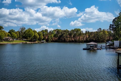 Castaway Cove -Lake Norman Waterfront Home with Private Dock House in Lake Norman