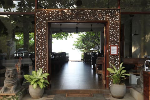 Bay Vista Hotel in Sri Lanka