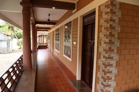 Dazzle Dew Bed and Breakfast in Alappuzha