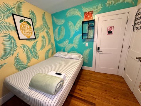Lemon private room with shared bathroom Casa in Harlem