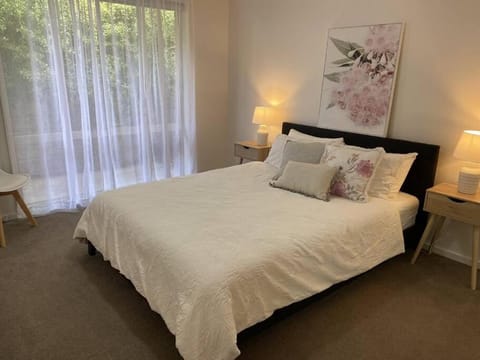 Valley House - Location Location Location - Comfortable home in the heart of Healesville House in Healesville