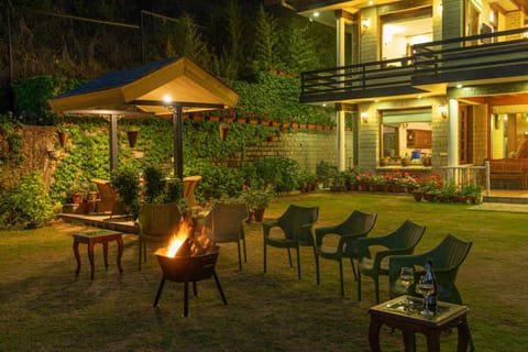 StayVista at Floradale 5BR w Scenic view and modern decor Moradia in Himachal Pradesh