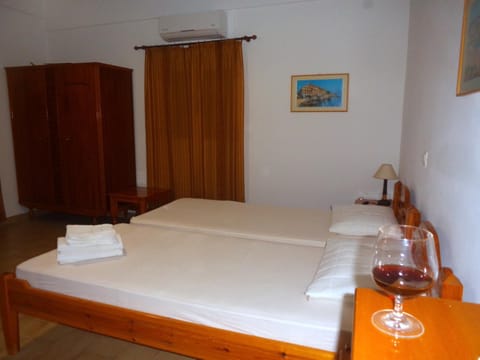 Bed, Alcoholic drinks