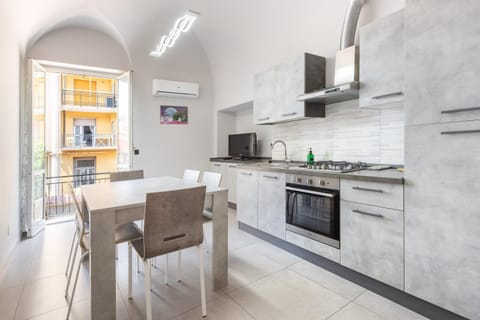 Kitchen or kitchenette, Dining area, dishwasher, oven, stove