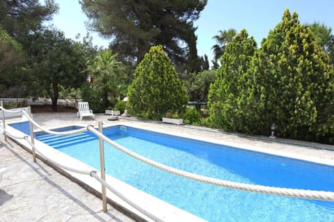 People, Decorative detail, Guests, Garden view, Landmark view, Swimming pool, young children, Family, locker, towels