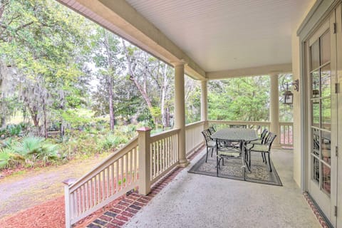 Chic Bluffton Cottage with Yard, 7 Mi to Beach! House in Bluffton