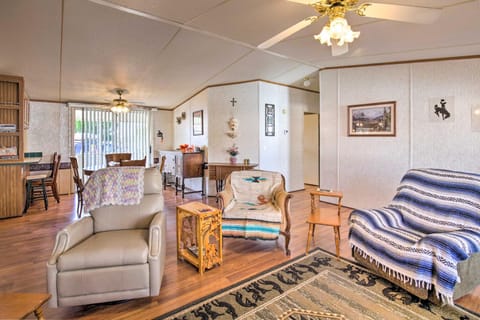 Cozy Yuma Retreat with Furnished Patio and Grill! Maison in Fortuna Foothills