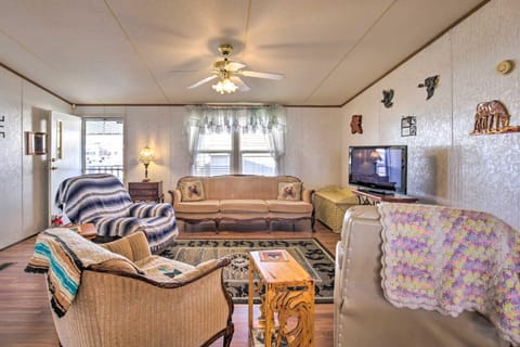 Cozy Yuma Retreat with Furnished Patio and Grill! Haus in Fortuna Foothills