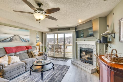 Lakefront Osage Beach Condo with Pool Access! Eigentumswohnung in Osage Beach