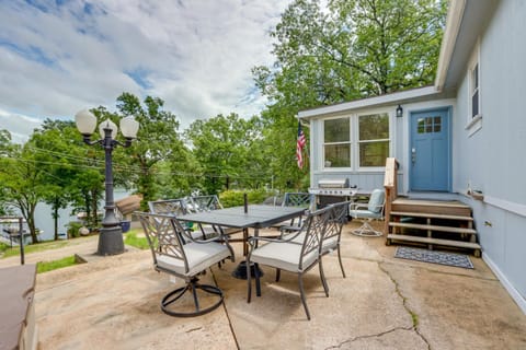 Linn Creek Home with Lake Views 8 Mi to Beach! Maison in Lake of the Ozarks