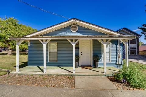 Idyllic Fayetteville Home - Walk to UA Campus! House in Fayetteville