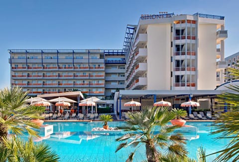 Property building, Day, Pool view, Swimming pool
