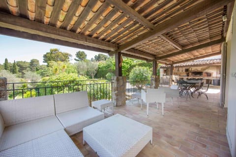 Large Provencal villa with swimming pool in lush greenery LIVE IN CANNES Villa in Mougins