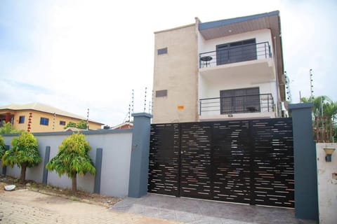 Newly Built 2 bedroom En-suite Apt. Condo in Accra