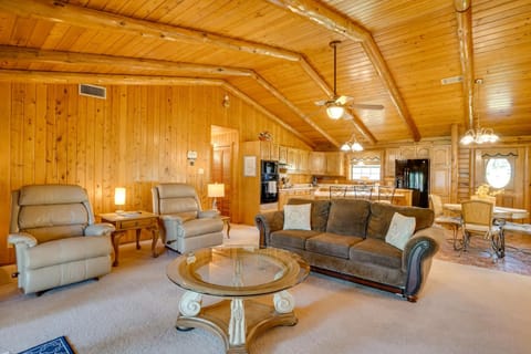 Lakefront Cabin and Guest House Near Granbury Square House in Granbury