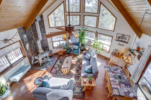 Epic Cabin with Tesla Charger, AandC, Grill and Trails Haus in Munds Park