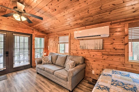 Beautiful New Bern Studio Cabin with Fire Pit! Condo in New Bern