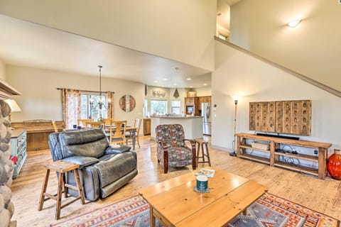 Family-Friendly Bend Home with Hot Tub and Yard! House in Bend